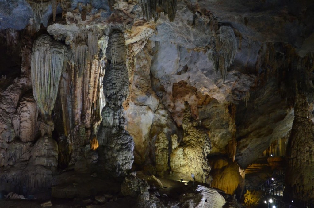Back to the Paradise show cave
